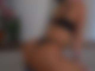 Live cam show with Mia - Joi on CamClone