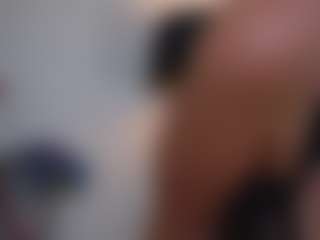 Mia MILF webcam performer live streaming