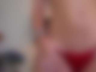 Mia MILF webcam performer live streaming
