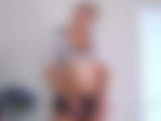 Live cam show with Mia - Athletic MILF on SpankPalCams