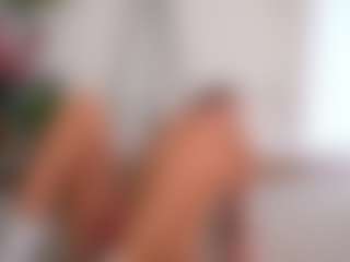 Live cam show with Mia - Skinny MILF on slutload