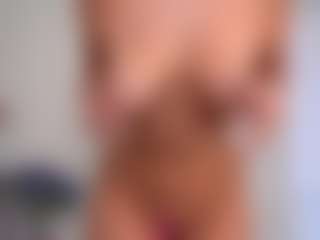 Live cam show with Mia - Facial Piercings on Camming Site