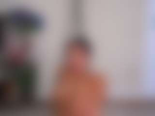 Live cam show with Mia - Genital Piercings on livesuperchat.net