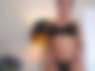 Live cam show with Mia - Nipple Piercings on Soda Cam