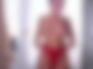 Mia MILF webcam performer live streaming