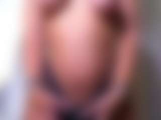 Live cam show with Mia - Striptease MILF on ObeyMaria