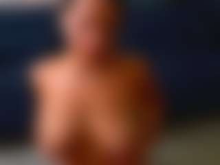 Live cam show with Mia - Joi on CamClone