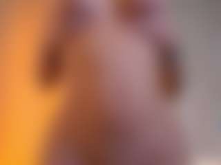 Live cam show with Mia - Joi on livesuperchat.net