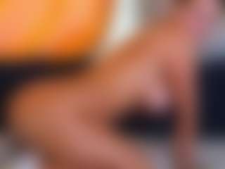 Live cam show with Mia - College MILF on CamSextacy