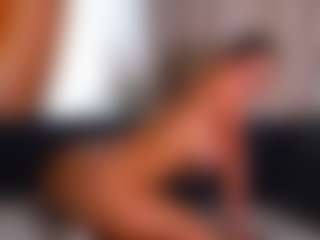 Live cam show with Mia - Genital Piercings on SxyPornLive