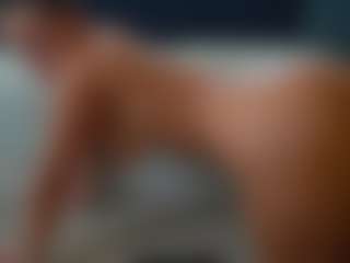 Show de cam en vivo con Mia - Shaved Pussy en Camsoda