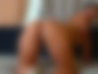 Live cam show with Mia - MILF Teen (18+) on Hubzter Live