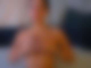 Live cam show with Mia - Skinny MILF on Soda Cam