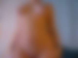 Live cam show with Mia - Dildo Or Vibrator MILF on Camversity