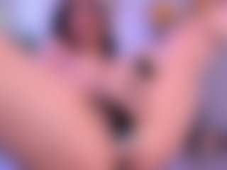 Live cam show with Cupcake-Izzy - Fingers on Camsoda
