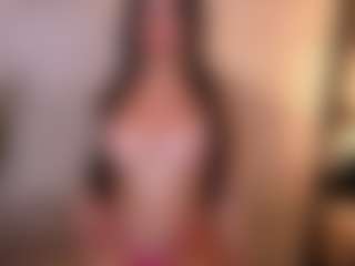Live cam show with Cupcake-Izzy - Thick on friskycurves.com