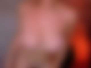 Live cam show with Cupcake-Izzy - Fingering on SinfulBabes