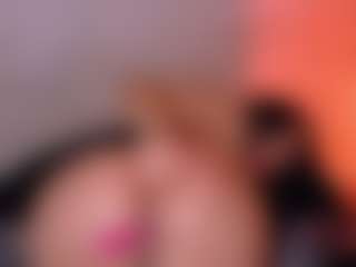 Live cam show with Cupcake-Izzy - Deepthroat on Mixed Magazine Live
