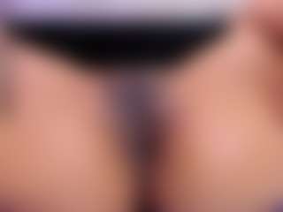 Live cam show with Elaine - Athletic Brown Eyes on camwithhim.com
