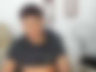 Yoximanuelmartz's Live Sex Cam Show