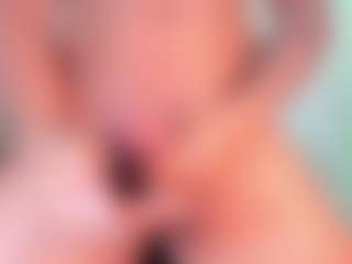 Live cam show with Yoximanuelmartz - Living Room on makecum.org