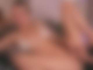 Live cam show with ElsieBlow - Big Tits on AdultVida.com