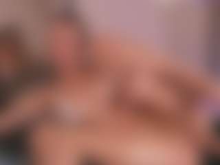 Live cam show with ElsieBlow - Teen (18+) on Milf Play