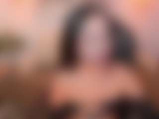 Live-Cam-Show mit July-Adams - Camel Toe auf Camsoda