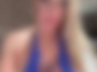 Live cam show with serenamask - Blonde Hair Big Tits on Gym Cam Girls
