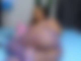 Live cam show with Bellah247 - Flashing on Gym Cam Girls