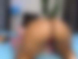 Live cam show with Bellah247 - Orgasm on AdultVida.com