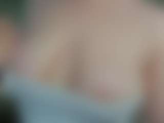Live cam show with elliecoy - Striptease on Pornisteam.com