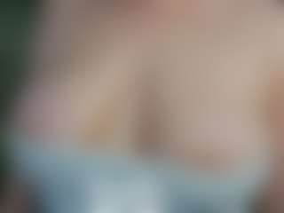 Live cam show with elliecoy - Body Massage on Camsoda