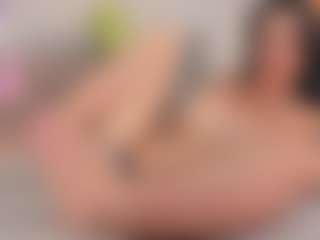 Live cam show with Gigi - Asshole Brown Hair on Camming Site