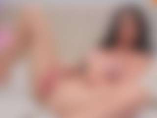 Live cam show with Gigi - Brown Hair on Camsoda