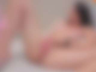 Live cam show with Gigi - Public on AdultVida.com