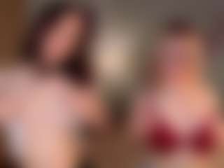 Live-Cam-Show mit Adelina and Emily - Body Massage auf Camsoda