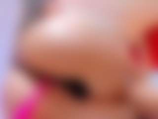 Live cam show with Anyssia - Flashing on AdultVida.com
