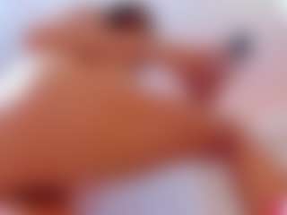 Live cam show with Anyssia - Average on fapnchat