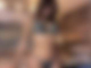 Live cam show with AisHhaFerrari - Facial on Stripli.com