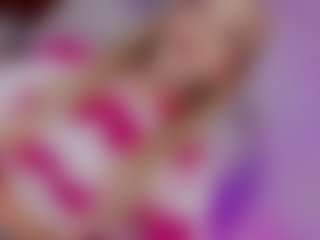 Live cam show with Ariia-janee - Smoking on Camsoda