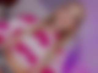 Live cam show with Ariia-janee - Smoking on Camsoda