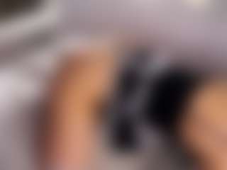 Live cam show with MoireFulford - Moaning on Pornisteam.com