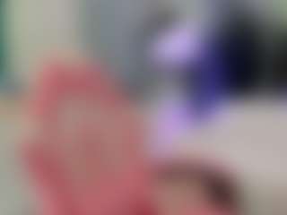 Live cam show with Reina-Cummingss - Green Eyes on CamwithHer