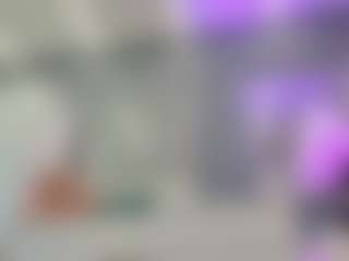 Live cam show with Reina-Cummingss - Green Eyes on Mixed Magazine Live