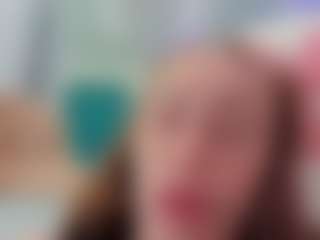 Reina-Cummingss MILF webcam performer live streaming