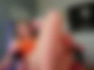 Reina-Cummingss MILF webcam performer live streaming