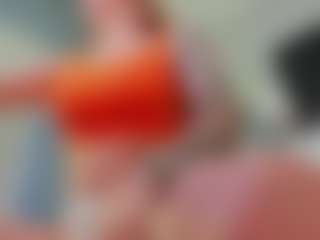 Live cam show with Reina-Cummingss - Blonde Hair MILF on TeamSkeetLive