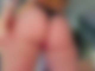 Live cam show with Reina-Cummingss - Toys MILF on Gym Cam Girls