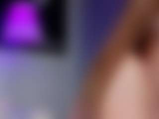 Live cam show with Reina-Cummingss - Normal on Soda Cam